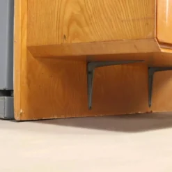 Armoire vintage en érable avec abattant, design Italie, années 1960