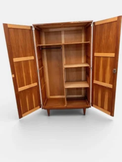 Armoire vintage à pieds compas en placage de chêne – Années 50