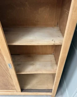 Armoire vintage à portes coulissantes (rénovée)