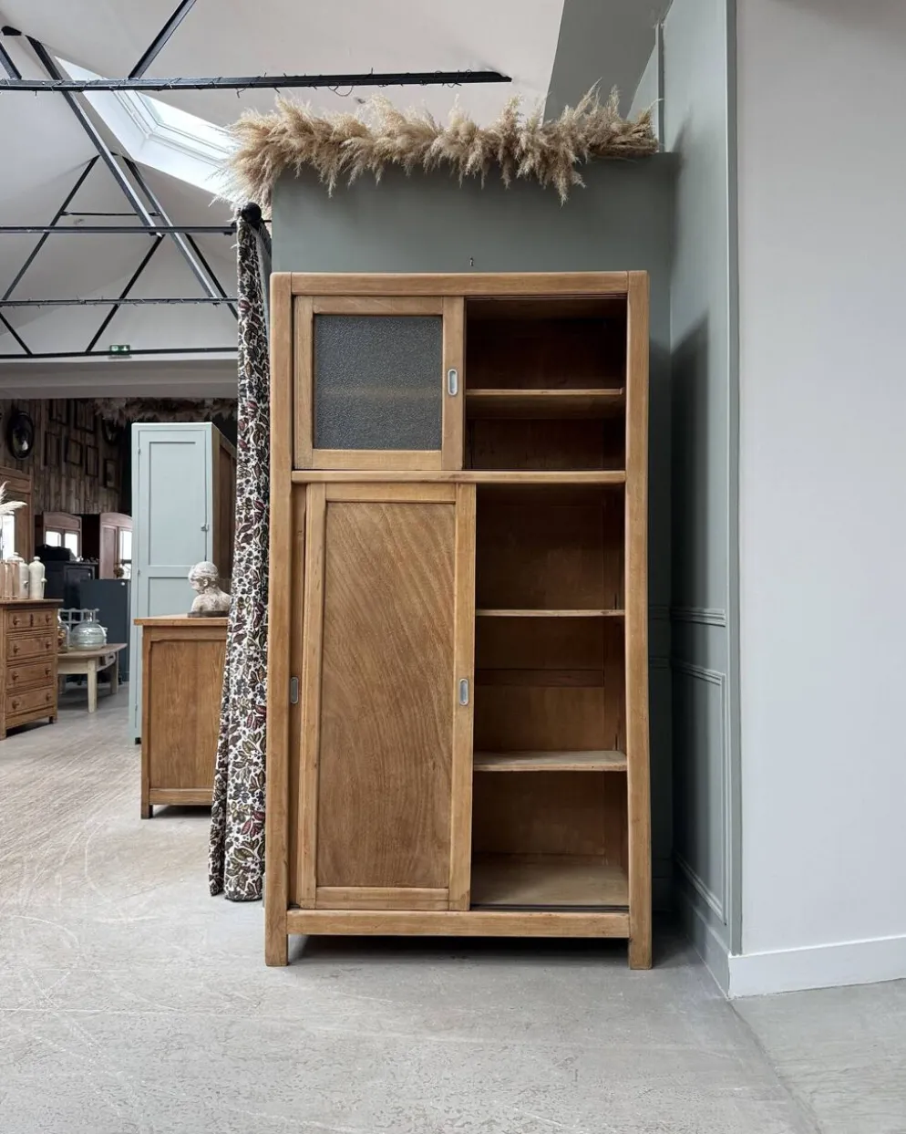 Armoire vintage à portes coulissantes (rénovée)