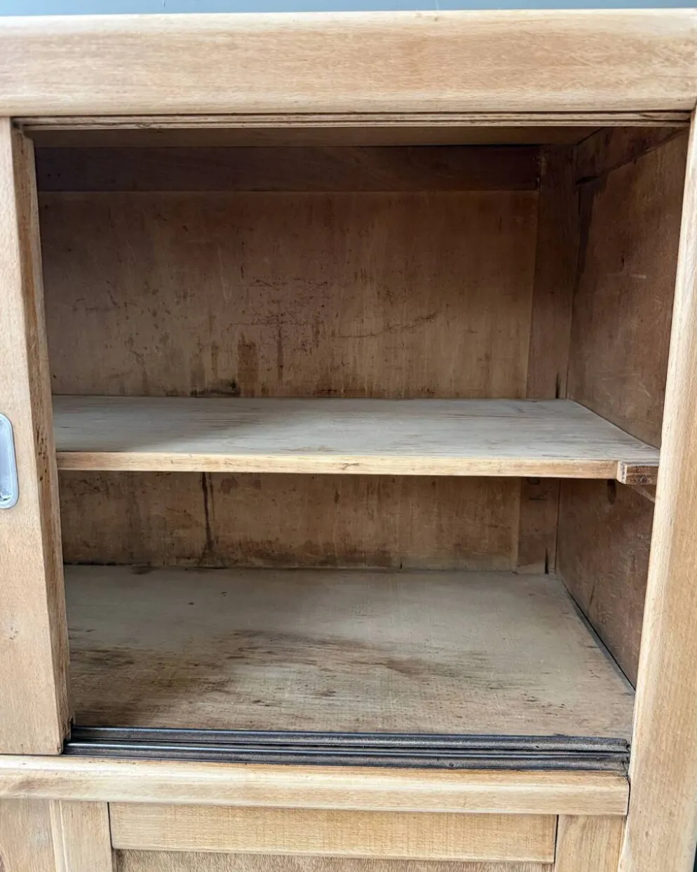 Armoire vintage à portes coulissantes (rénovée)