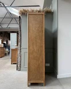 Armoire vintage à portes coulissantes (rénovée)