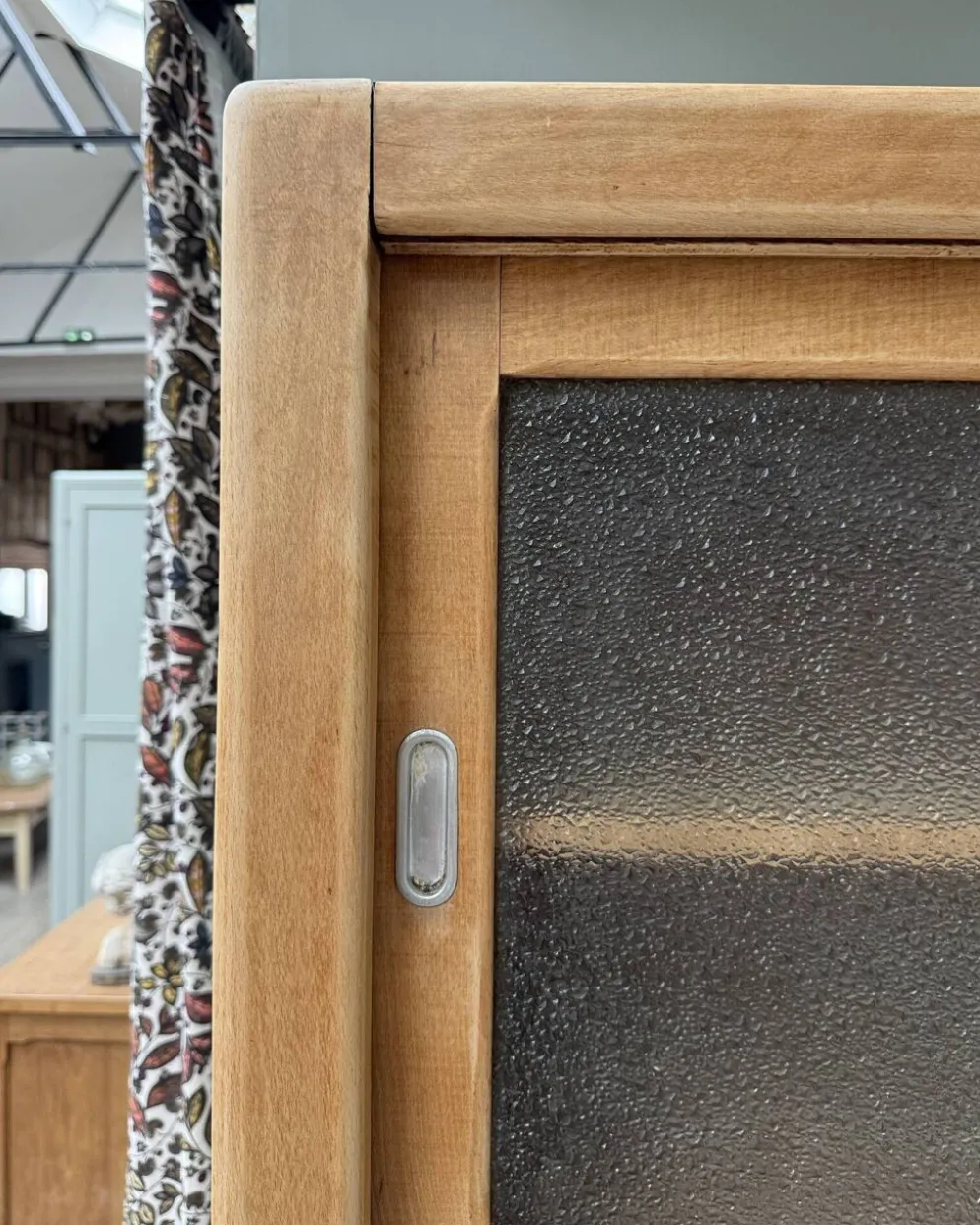 Armoire vintage à portes coulissantes (rénovée)