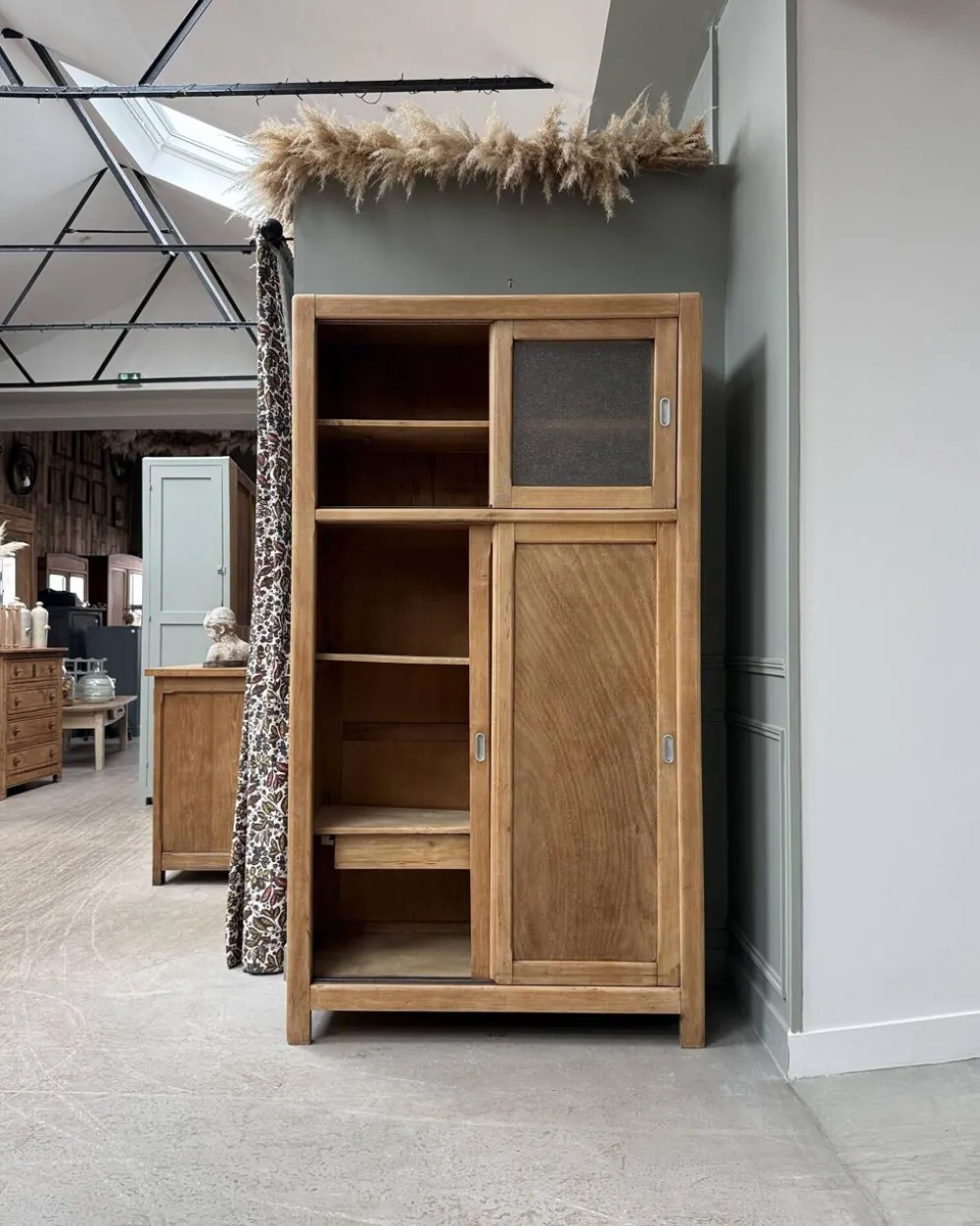 Armoire vintage à portes coulissantes (rénovée)