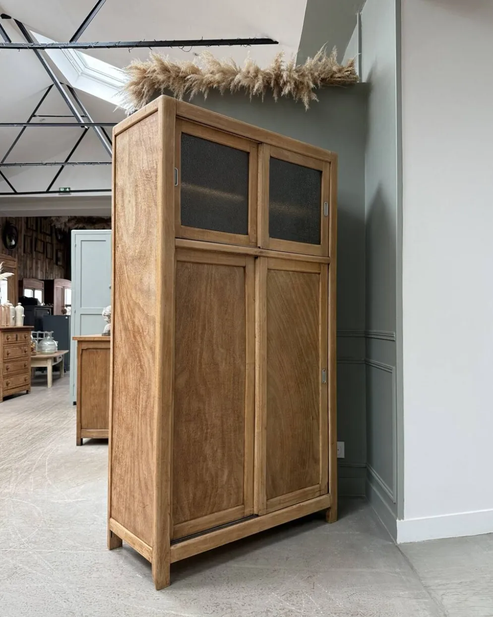 Armoire vintage à portes coulissantes (rénovée)