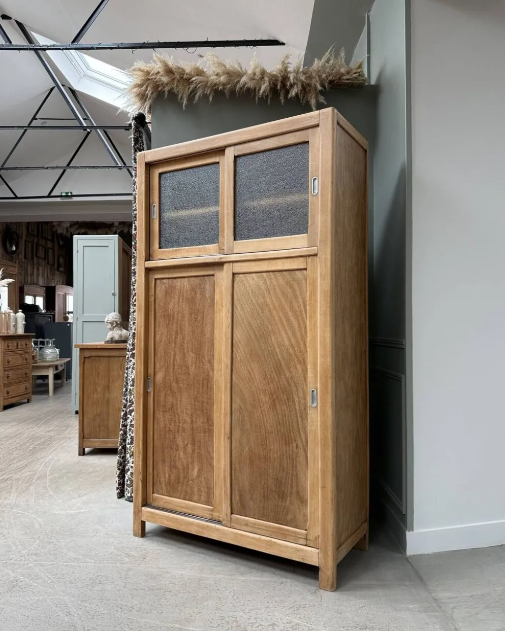 Armoire vintage à portes coulissantes (rénovée)