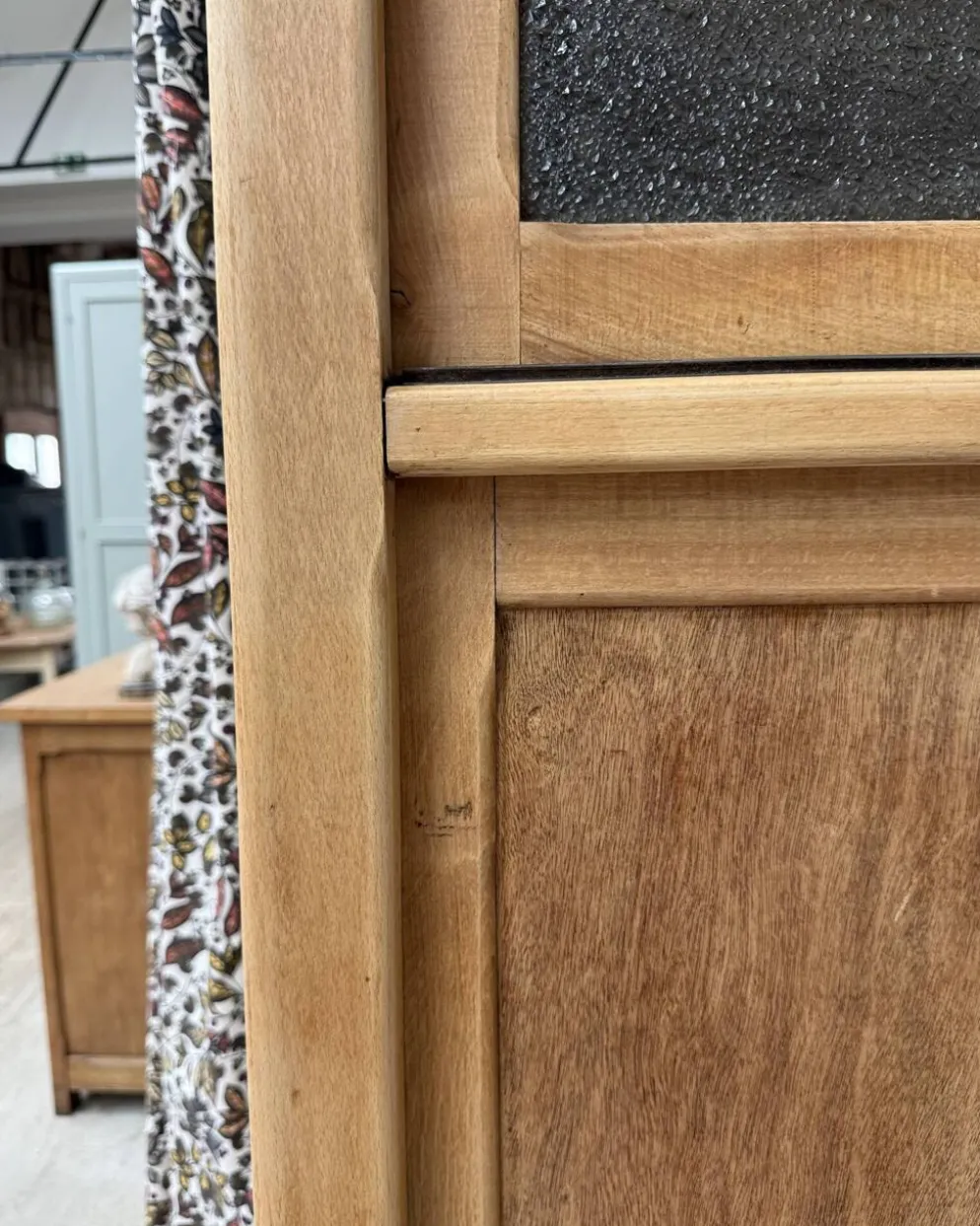Armoire vintage à portes coulissantes (rénovée)