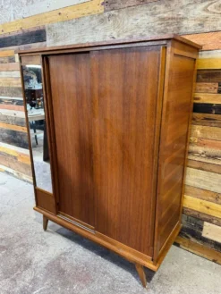 Armoire vintage à portes coulissantes et miroir - Années 1970
