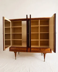 Armoire vintage 4 portes en bois à chevrons, miroir et pieds dorés