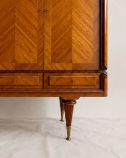 Armoire vintage 4 portes en bois à chevrons, miroir et pieds dorés