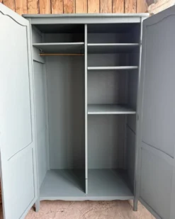 Armoire vintage vert de gris (rénovée)