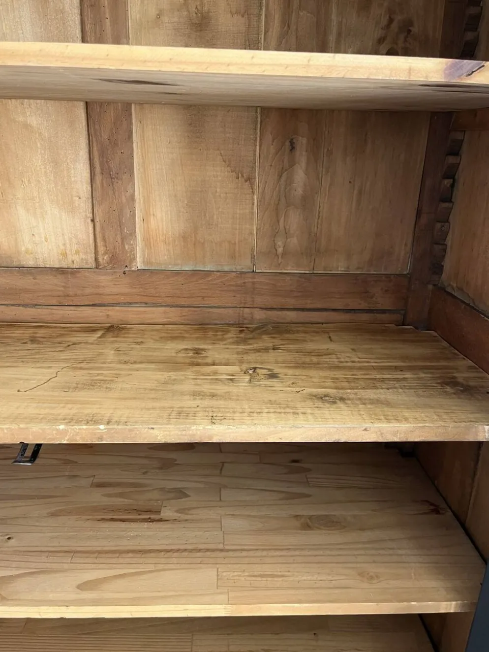Armoire vitrée