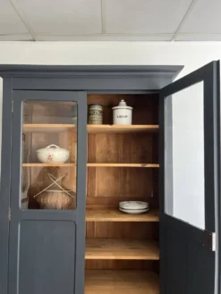 Armoire vitrée
