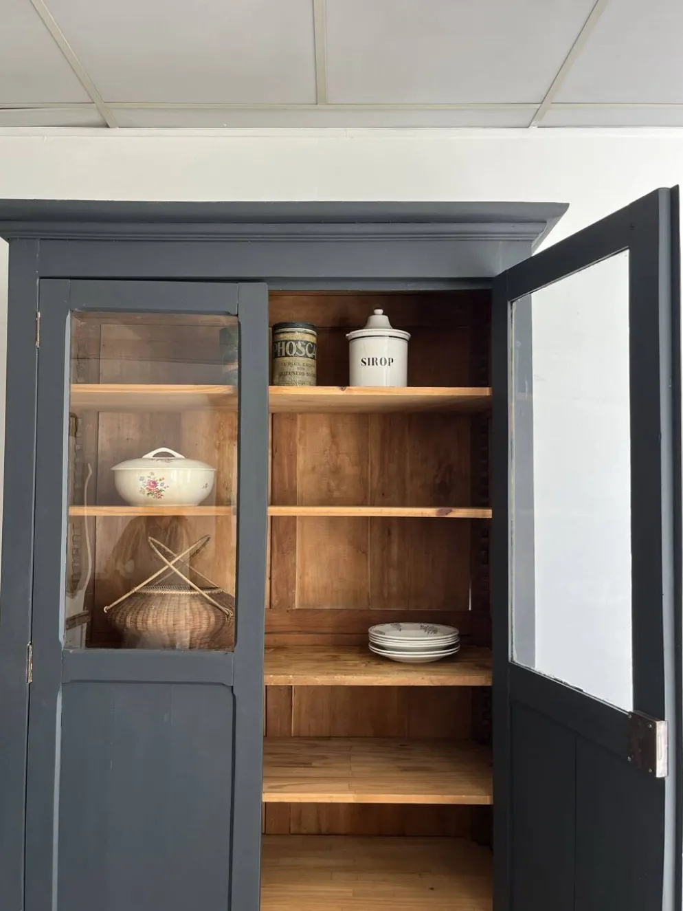Armoire vitrée