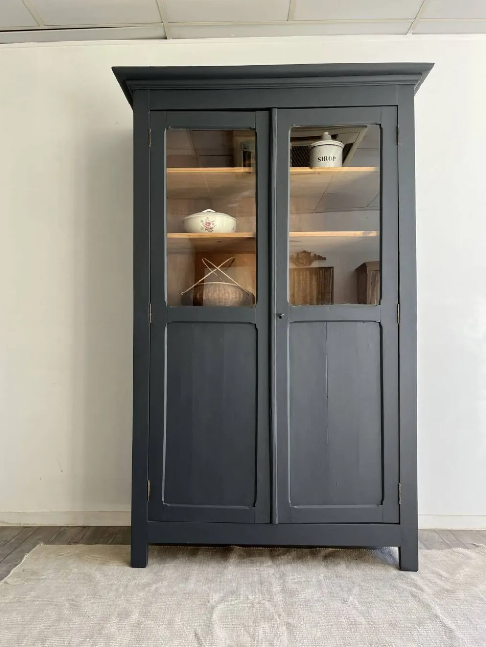 Armoire vitrée