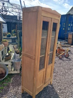 Armoire vitrée