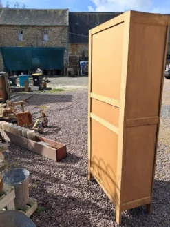 Armoire vitrée