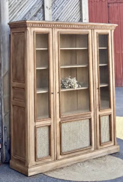 Armoire vitrée ancienne : vaisselier bibliothèque en bois massif brut