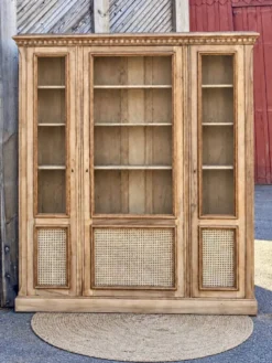 Armoire vitrée ancienne : vaisselier bibliothèque en bois massif brut