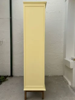 Armoire vitrée colorée
