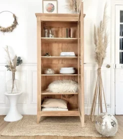 Armoire vitrée parisienne