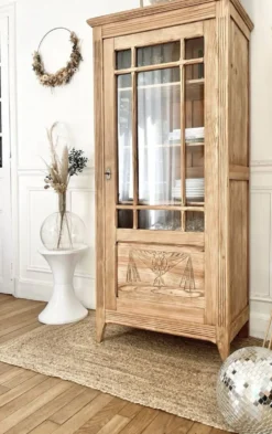 Armoire vitrée parisienne