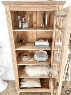 Armoire vitrée parisienne