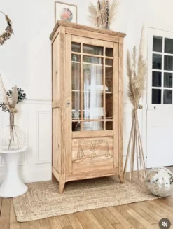 Armoire vitrée parisienne