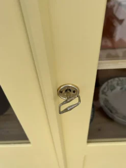 Armoire vitrée rénovée