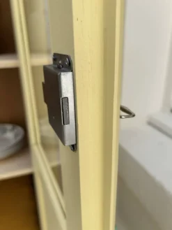 Armoire vitrée rénovée