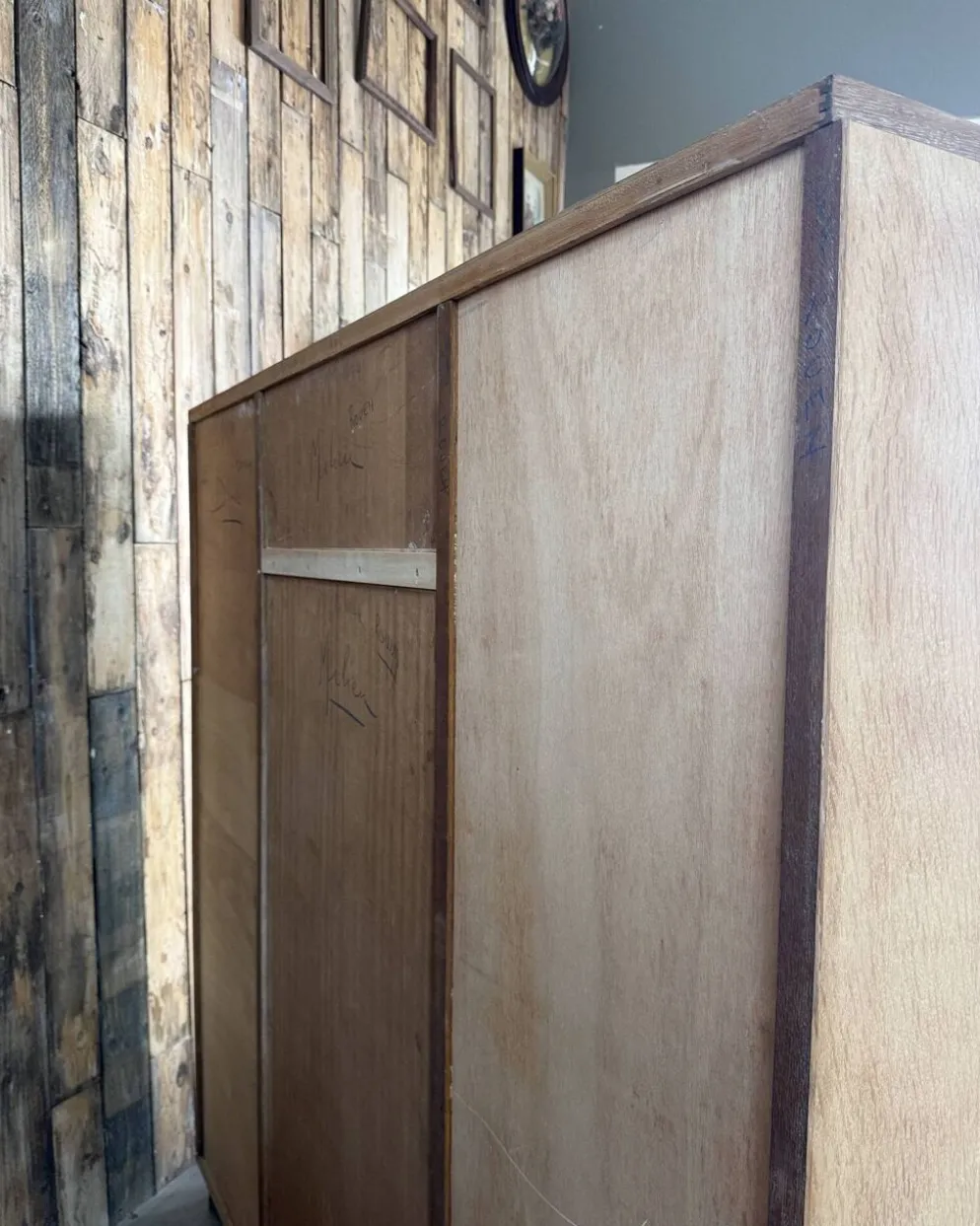 Armoire vitrée vintage Burwood, rénovée