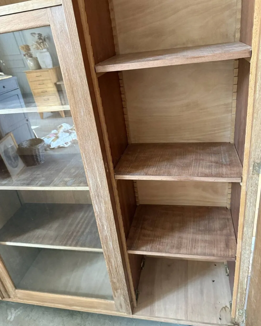 Armoire vitrée vintage Burwood, rénovée