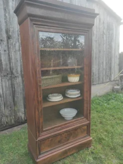 Armoire vitrine