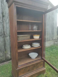 Armoire vitrine