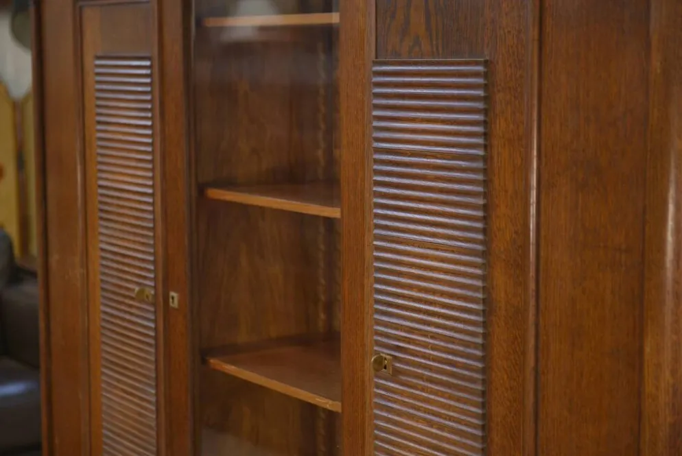 Armoire vitrine brutaliste en chêne Charles Dudouyt 1940’s