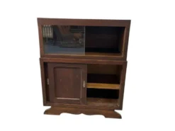 Armoire vitrine en bois vintage avec accent art déco