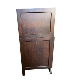 Armoire vitrine en bois vintage avec accent art déco
