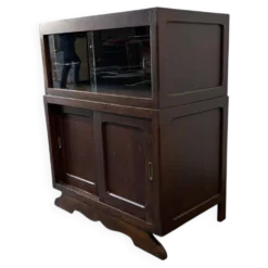 Armoire vitrine en bois vintage avec accent art déco