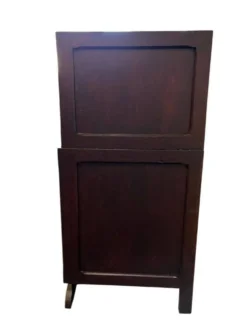 Armoire vitrine en bois vintage avec accent art déco