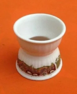 Art Nouveau Coquetier diabolo godronné Porcelaine Blanche à décor de frise
