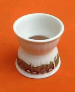 Art Nouveau Coquetier diabolo godronné Porcelaine Blanche à décor de frise