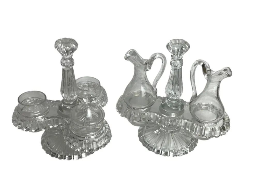 Arts de la table, deux serviteurs de table verre moulé début XXème