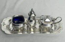 Arts de la table, serviteur 3 pièces plateau métal argenté début XXème