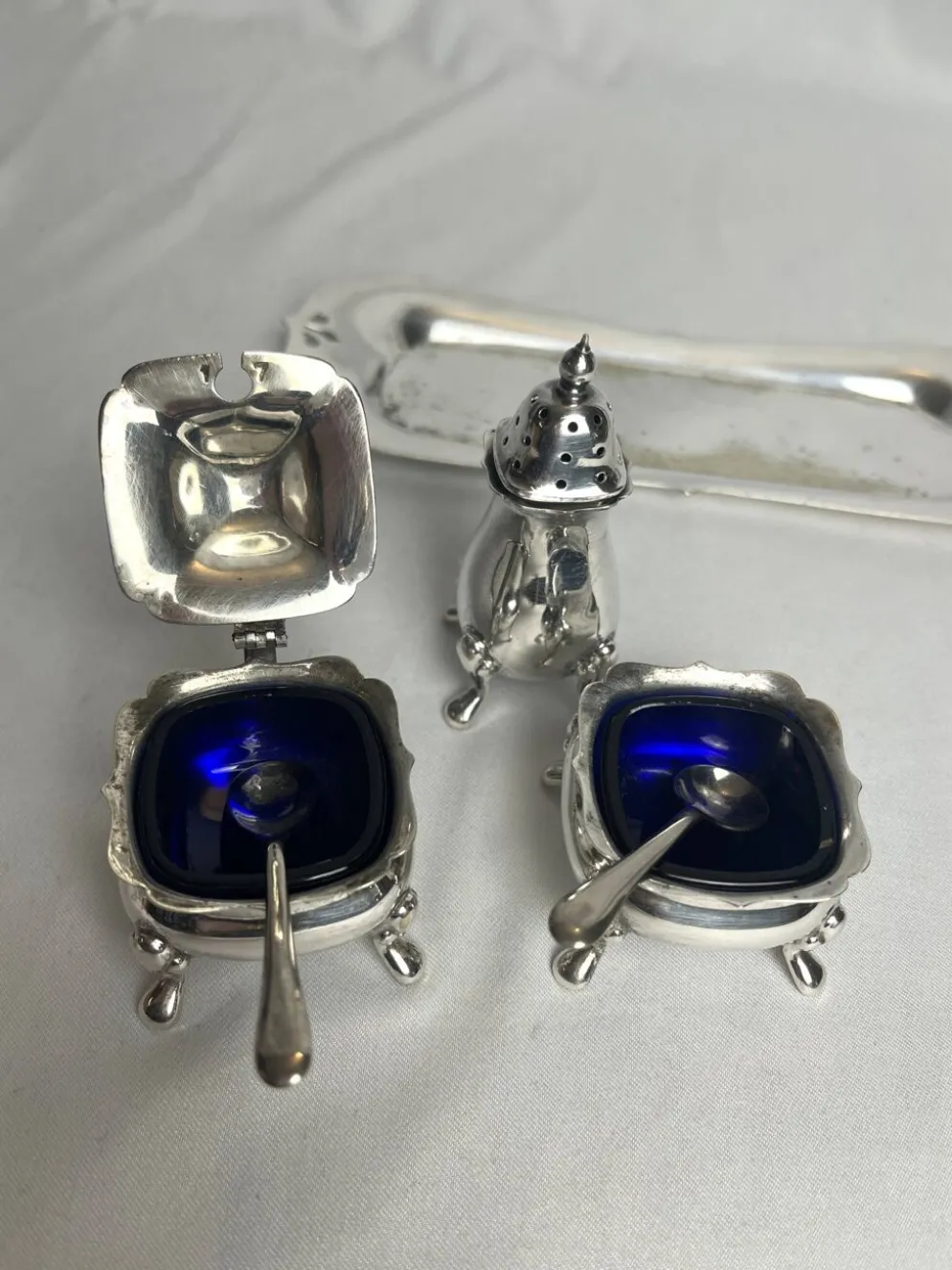 Arts de la table, serviteur 3 pièces plateau métal argenté début XXème