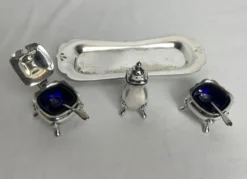Arts de la table, serviteur 3 pièces plateau métal argenté début XXème
