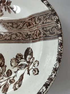 Assiette ancienne décor floral brun, Grand dépôt E. Bourgeois