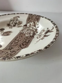 Assiette ancienne décor floral brun, Grand dépôt E. Bourgeois