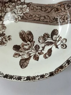 Assiette ancienne décor floral brun, Grand dépôt E. Bourgeois