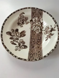 Assiette ancienne décor floral brun, Grand dépôt E. Bourgeois