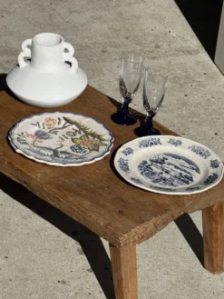 Assiette ancienne en faïence à décor de paysage bleu D24,5